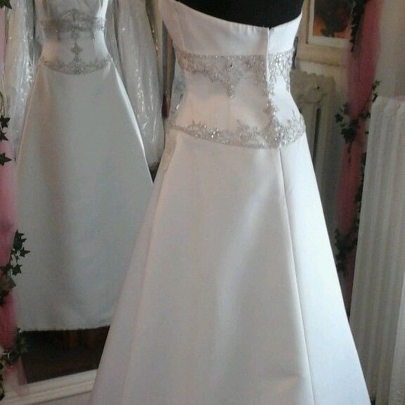 BRIDAL GOWN WHITE - Picture 5 of 7